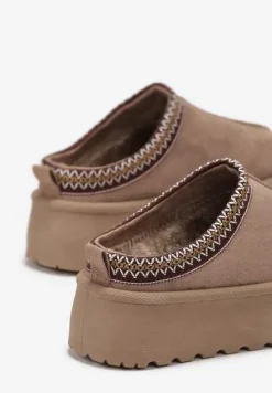 Ciemnobeżowe Kapcie na Platformie z Imitacji Zamszu i Ozdobnym Szwem Irida