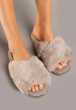 Ciemnobeżowe Kapcie Vices z Futerka ze Skrzyżowanymi Paskami Selanthra