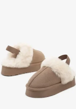 Ciemnobeżowe Kapcie w Stylu Śniegowców z Paskiem i Futerkiem Vortiella