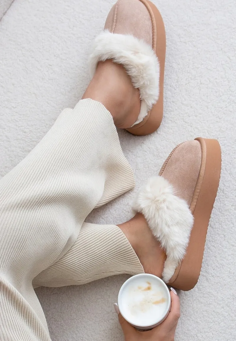 Ciemnobeżowe Kapcie z Imitacji Zamszu na Platformie z Futerkiem i Pionowym Przeszyciem Silvara