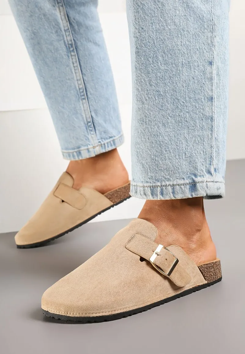 Ciemnobeżowe Klapki Chodaki Ozdobione Paskami z Klamrami Silamia