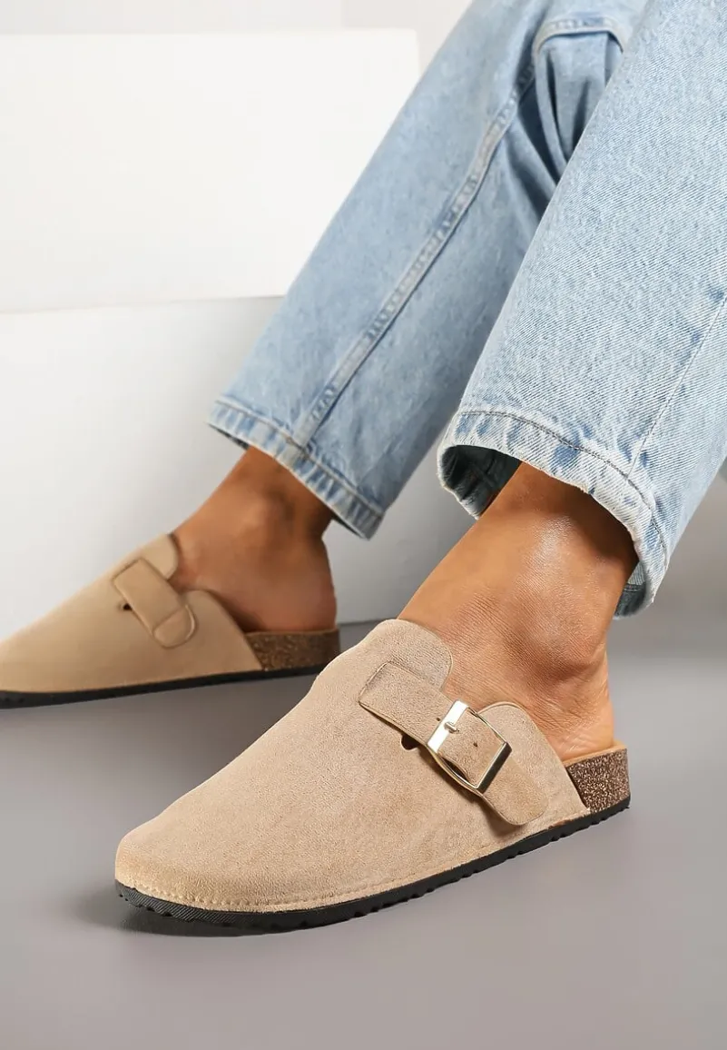 Ciemnobeżowe Klapki Chodaki Ozdobione Paskami z Klamrami Silamia