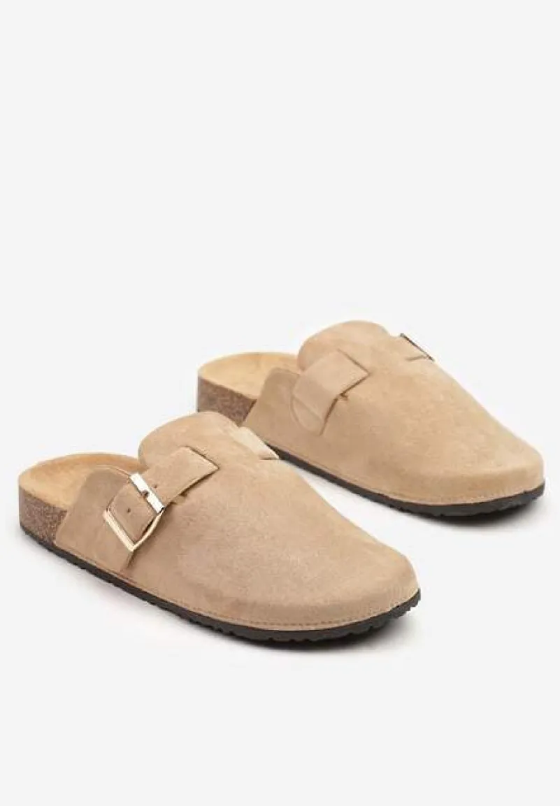 Ciemnobeżowe Klapki Chodaki Ozdobione Paskami z Klamrami Silamia