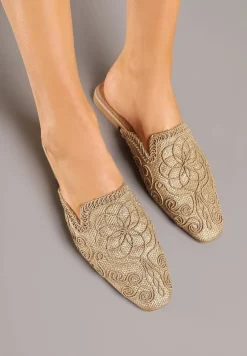 Ciemnobeżowe Klapki Mule Ozdobione Plecioną Cholewką Orrivana