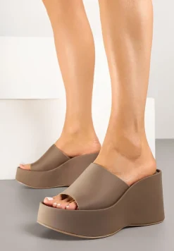 Ciemnobeżowe Klapki na Koturnie i Platformie Julixia