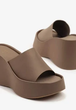Ciemnobeżowe Klapki na Koturnie i Platformie Julixia