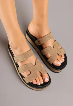 Ciemnobeżowe Klapki na Niskiej Platformie z Ozdobnymi Wycięciami w Cholewce Filunea