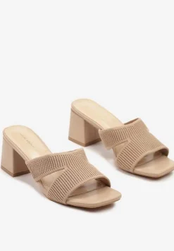 Ciemnobeżowe Klapki na Obcasie z Elastycznym Paskiem z Wycięciami Inarica