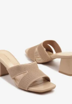 Ciemnobeżowe Klapki na Obcasie z Elastycznym Paskiem z Wycięciami Inarica