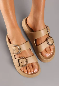 Ciemnobeżowe Klapki na Płaskiej Podeszwie z Ozdobnymi Paskami i Metalicznymi Klamrami Missalori