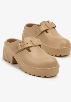 Ciemnobeżowe Klapki na Platformie Ozdobione Klamrą Kollamea