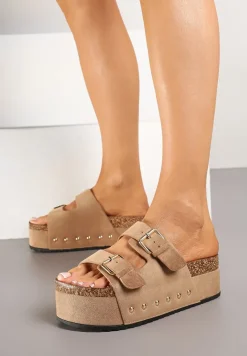 Ciemnobeżowe Klapki na Platformie z Ćwiekami i Klamrami Neoviana