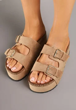 Ciemnobeżowe Klapki na Platformie z Ćwiekami i Klamrami Neoviana