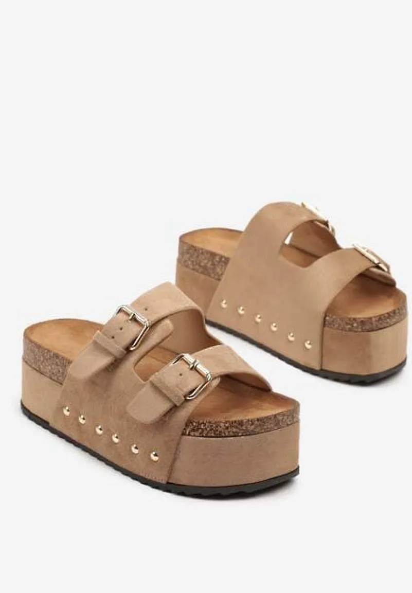 Ciemnobeżowe Klapki na Platformie z Ćwiekami i Klamrami Neoviana