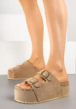 Ciemnobeżowe Klapki na Platformie Ozdobione Nitami Linarienna