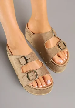 Ciemnobeżowe Klapki na Platformie Ozdobione Nitami Linarienna