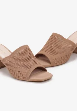 Ciemnobeżowe Klapki na Słupkowym Obcasie z Przezroczystym Paskiem Makensley