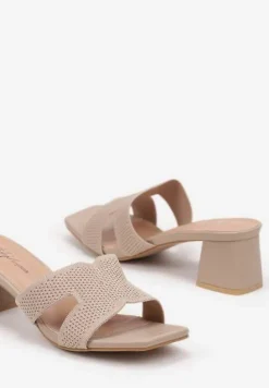 Ciemnobeżowe Klapki na Słupku z Ozdobnymi Wycięciami Doliennea