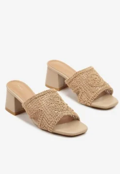 Ciemnobeżowe Klapki Vices na Słupku Ozdobione Plecionką i Wycięciami Desmaris