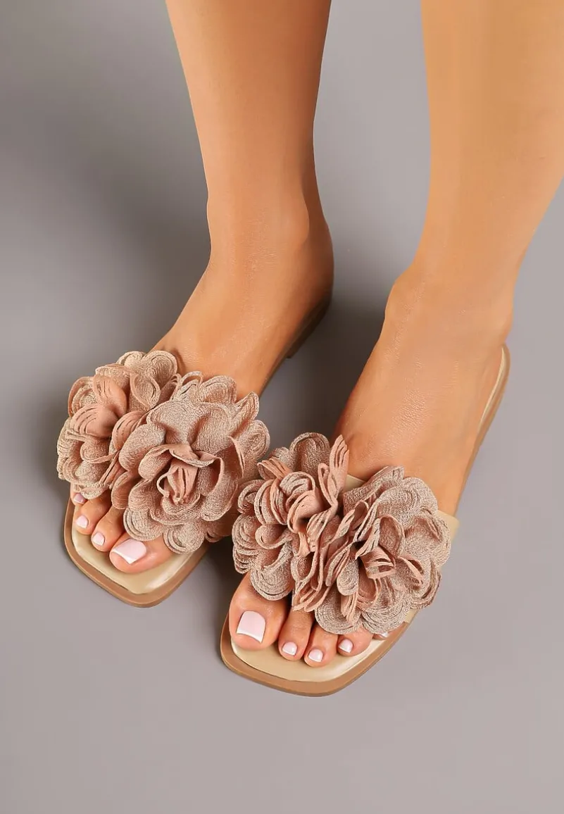 Ciemnobeżowe Klapki z Kwiatami 3D Fevionne