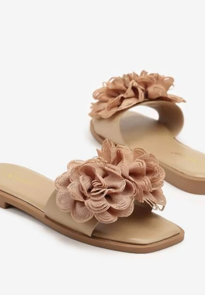 Ciemnobeżowe Klapki z Kwiatami 3D Fevionne