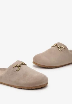 Ciemnobeżowe Klapki z Ozdobną Klamerką z Imitacji Zamszu Glussia