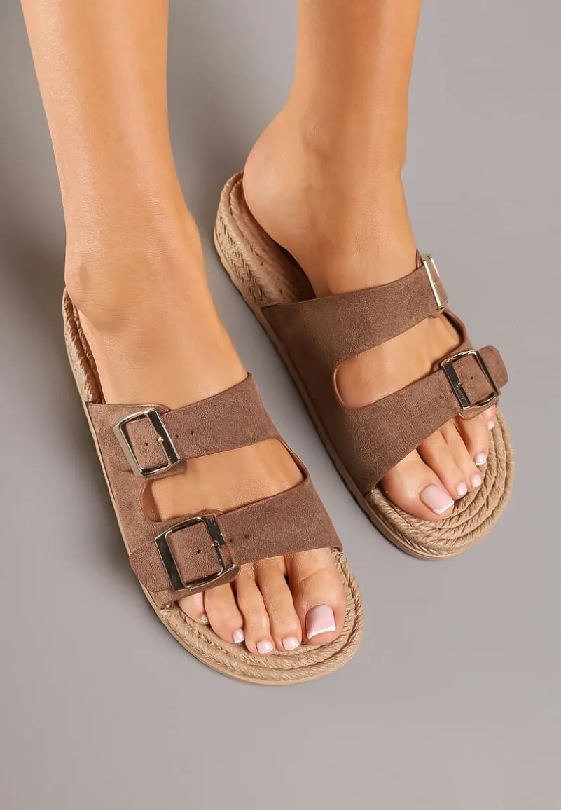 Ciemnobeżowe Klapki z Ozdobnymi Klamrami i Plecionym Sznurkiem Edinwena