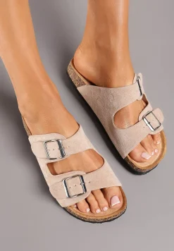 Ciemnobeżowe Klapki z Paskami z Regulacją i Ozdobną Sprzączką oraz Korkową Podeszwą Ozenia