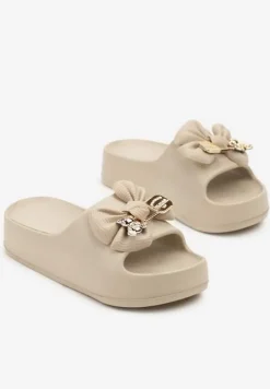 Ciemnobeżowe Klapki z Pianki na Platformie Zdobione Kokardą i Aplikacjami Sopirene
