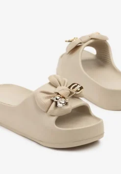 Ciemnobeżowe Klapki z Pianki na Platformie Zdobione Kokardą i Aplikacjami Sopirene