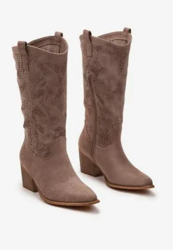 Ciemnobeżowe Kozaki Kowbojki na Słupku z Noskiem w Szpic i Ażurowym Zdobieniem Ranawia