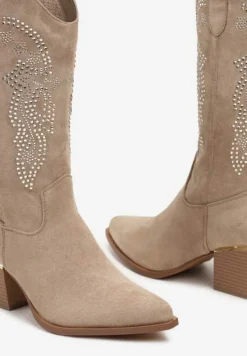 Ciemnobeżowe Kozaki Kowbojki z Haftem na Cholewce i Metalowym Akcentem przy Obcasie Tialethe