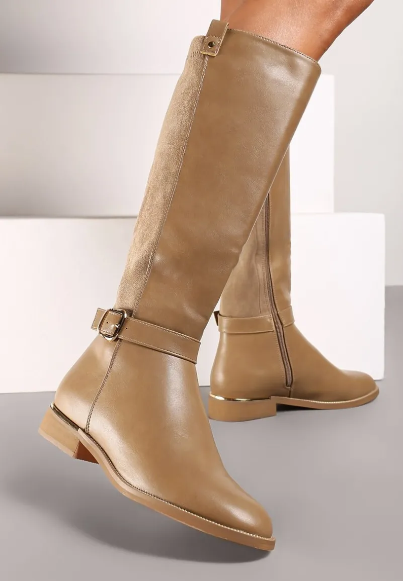 Ciemnobeżowe Kozaki Muszkieterki Ozdobione Paskiem ze Sprzączką Oponcja