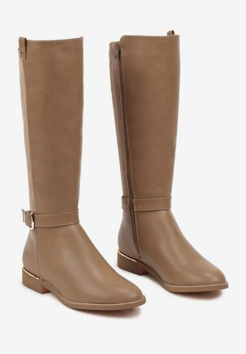 Ciemnobeżowe Kozaki Muszkieterki Ozdobione Paskiem ze Sprzączką Oponcja