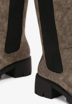 Ciemnobeżowe Kozaki na Grubej Podeszwie przed Kolano z Elastycznym Materiałem na Cholewce Kluzonia