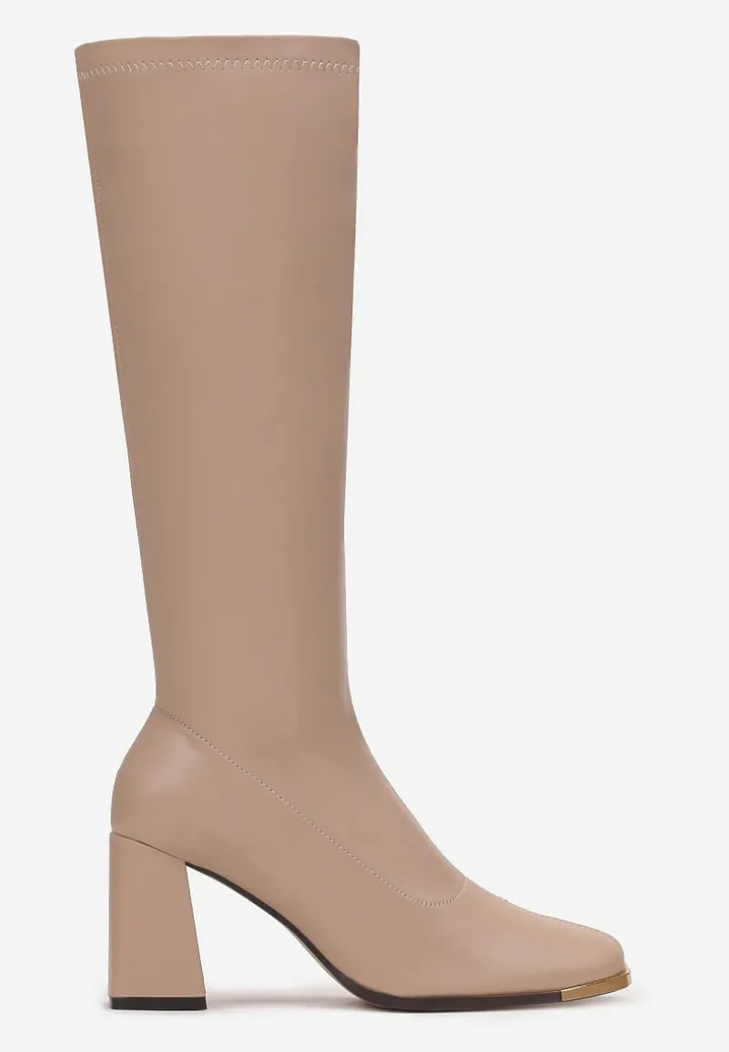 Ciemnobeżowe Kozaki na Obcasie z Metalicznym Kwadratowym Noskiem Osilvam