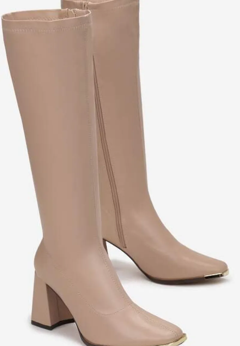 Ciemnobeżowe Kozaki na Obcasie z Metalicznym Kwadratowym Noskiem Osilvam