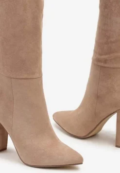 Ciemnobeżowe Kozaki na Obcasie Ozdobione Szpiczastym Noskiem Asintessa