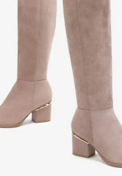 Ciemnobeżowe Kozaki na Ozdobnym Słupku Przed Kolano Liamia