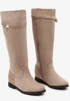 Ciemnobeżowe Kozaki na Płaskiej Podeszwie z Aplikacją i Paskiem Wokół Cholewki Trilabra