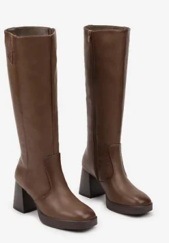 Ciemnobeżowe Kozaki na Platformie i Słupku z Lekkim Ociepleniem Hanissea