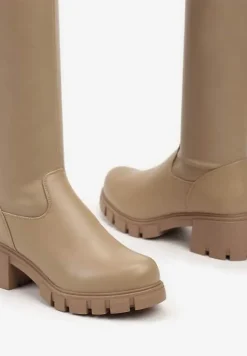 Ciemnobeżowe Kozaki na Platformie z Tłoczeniem i Słupku z Dopasowaną Cholewką Belaritta