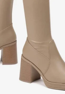 Ciemnobeżowe Kozaki na Słupkowym Obcasie z Przylegającą Cholewką za Kolano Sanvina