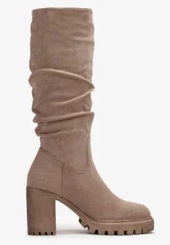 Ciemnobeżowe Kozaki na Słupku i Grubej Podeszwie z Protektorem Silmara