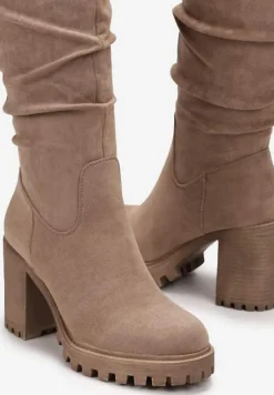 Ciemnobeżowe Kozaki na Słupku i Grubej Podeszwie z Protektorem Silmara