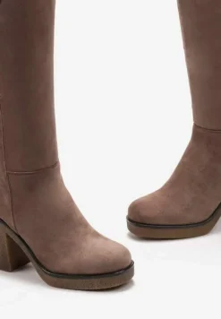 Ciemnobeżowe Kozaki przed Kolano na Słupku Dorepina