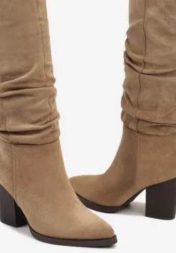 Ciemnobeżowe Kozaki z Ekozamszu na Obcasie Typu Słupek z Marszczeniem przy Cholewce Railaria