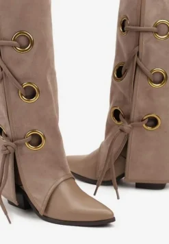 Ciemnobeżowe Kozaki z Wywiniętą Cholewką z Oczkami Kaletniczymi i Wiązaniem Nariassa