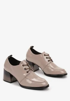 Ciemnobeżowe Lakierowane Półbuty Loafersy z Obcasem Ombre Fanirba