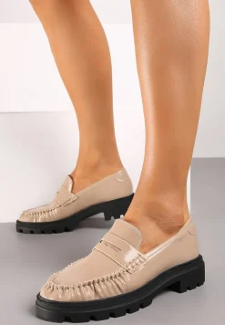 Ciemnobeżowe Mokasyny na Grubej Podeszwie z Minimalistycznym Zdobieniem Berivana